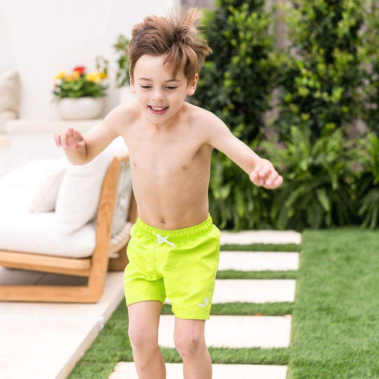 Barnasundbuxur Vandaðar og þægilegar fyrir sumarið. Þessar stuttbuxur eru framleiddar í hæsta gæðaflokki með innanundir efni og stílhreinar.